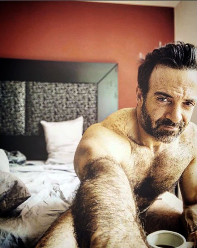 El actor Pablo Perroni se desnuda y enciende las redes sociales (+foto
